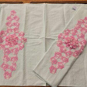 vintage pair of lovely crocheted detail pillow cases
